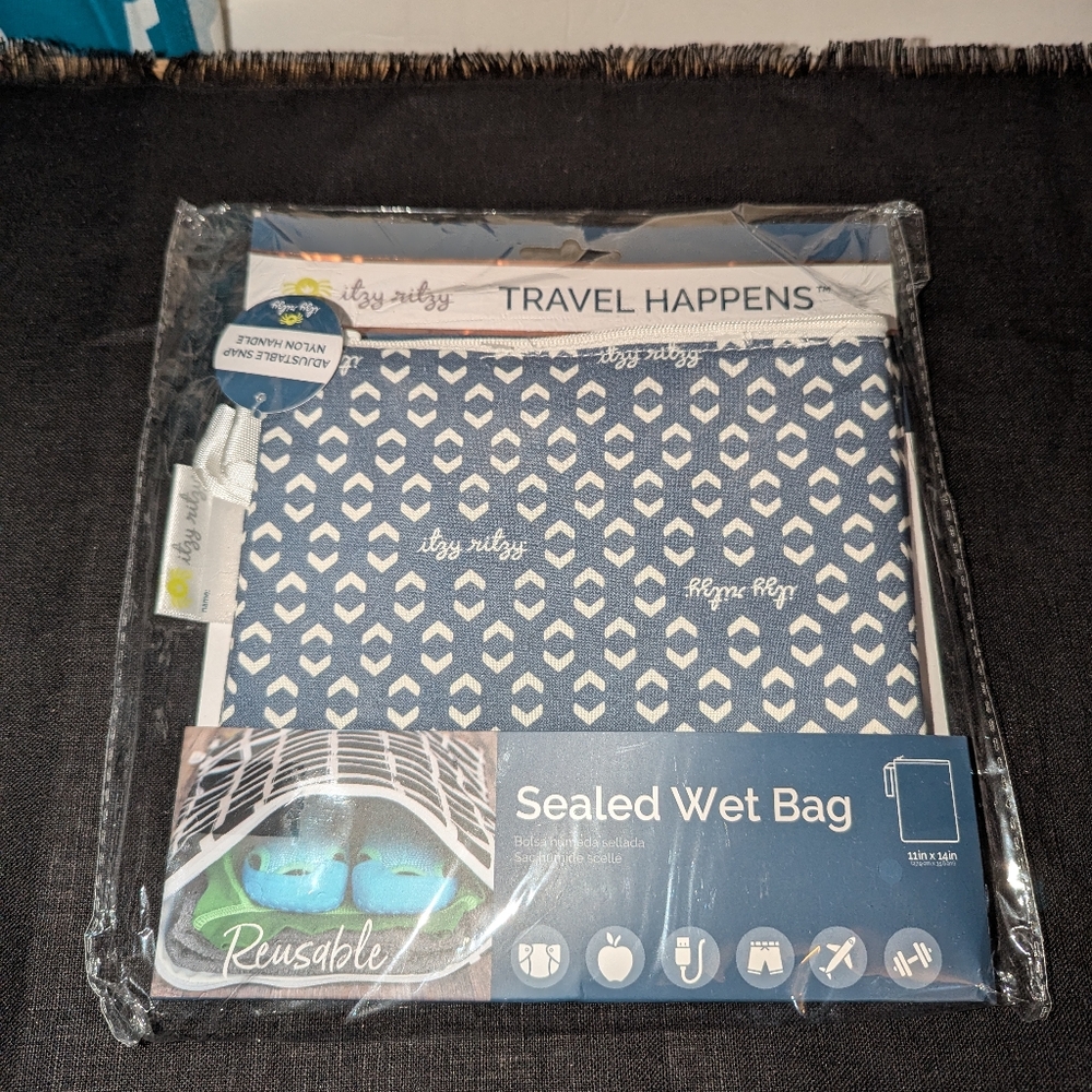 ♥️Itzy Ritzy Travel Happens Geo Arrows Sealed reuseable Wet Bag NEW